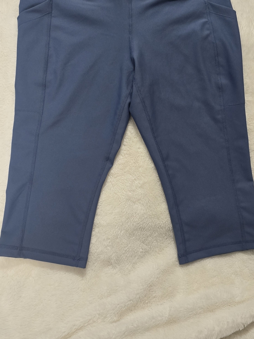 32 Degrees Cool Women’s Ribbed Capri Leggings with Pockets - Slate Blue - Size L